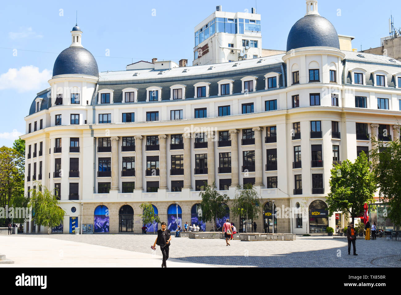 Recentemente restaurato neo classico edificio di architettura in Piazza dell'Università o Piata Universitatii nel centro di Bucarest. La Romania, Bucarest 15. Foto Stock