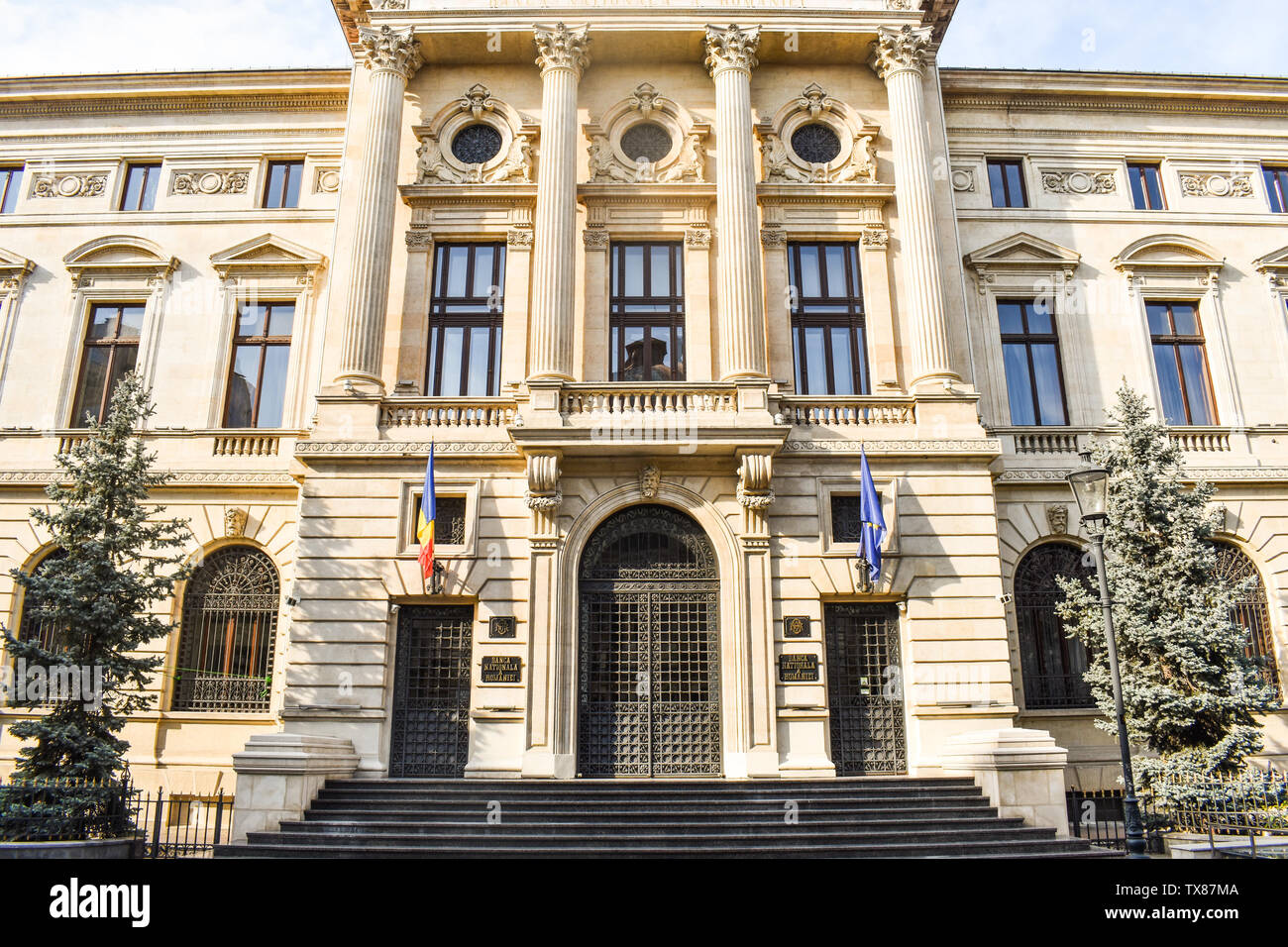 Architettura neo-classica del recentemente rinnovato rumeno National Bank nel centro di Bucarest il Lipscani Street. La Banca nazionale di Romania Foto Stock