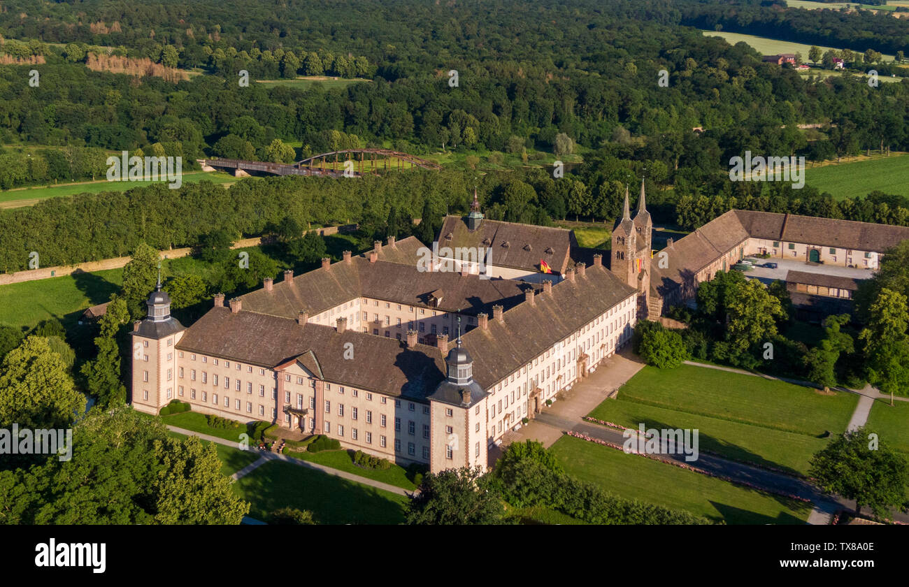 Vista aerea della principesca Abbazia di Corvey nella Renania settentrionale-Vestfalia, Germania Foto Stock