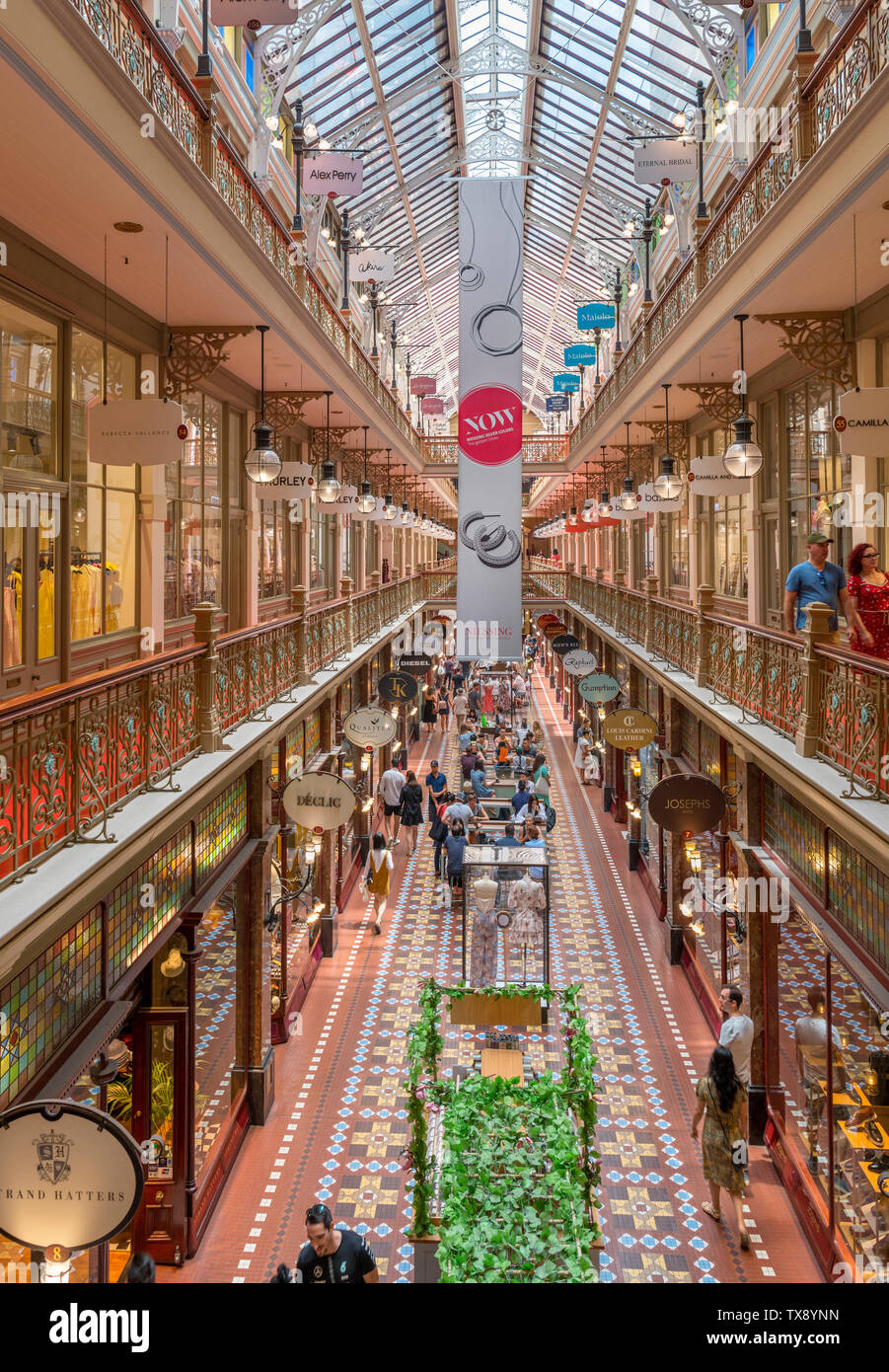 Sistemazione di negozi in The Strand Arcade, Quartiere Affaristico Centrale di Sydney, Australia Foto Stock