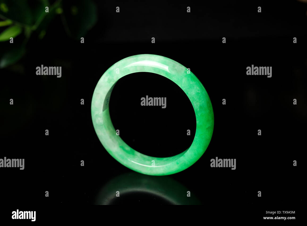 Bracciali di smeraldo. Foto Stock