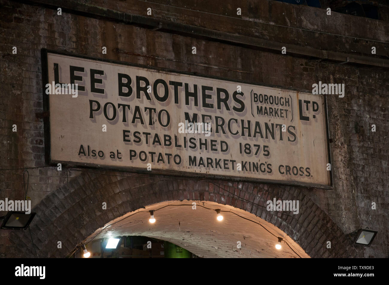 Le bancarelle del mercato di Borough Market, Londra, Inghilterra Foto Stock