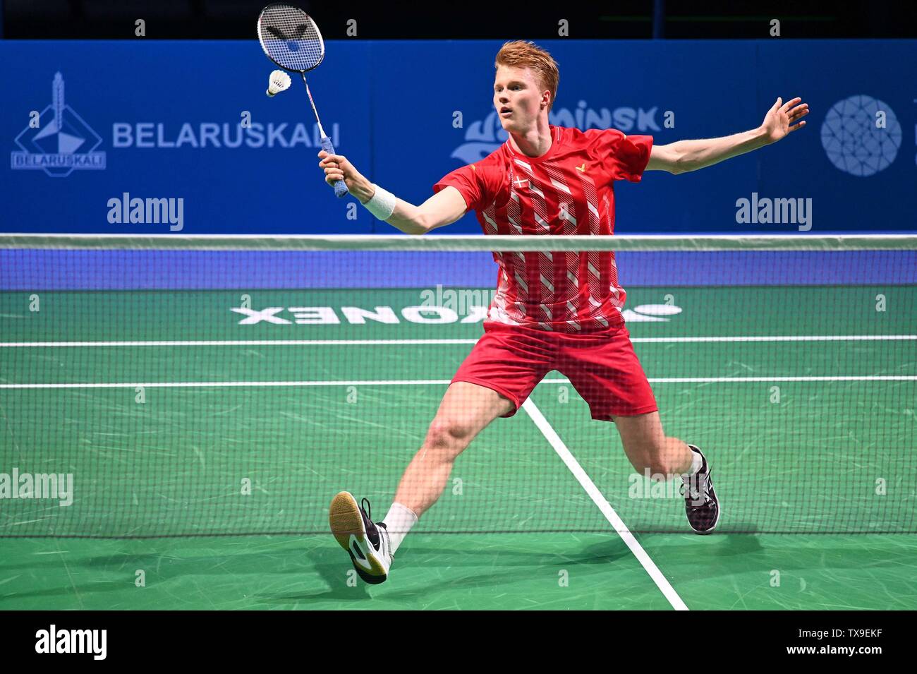 Minsk. La Bielorussia. Il 24 giugno 2019. Anders Antonson (DEN) svolge nel gruppo fasi del Badminton concorrenza al 2° European games. Credito: Sport In immagini/Alamy Live News Foto Stock