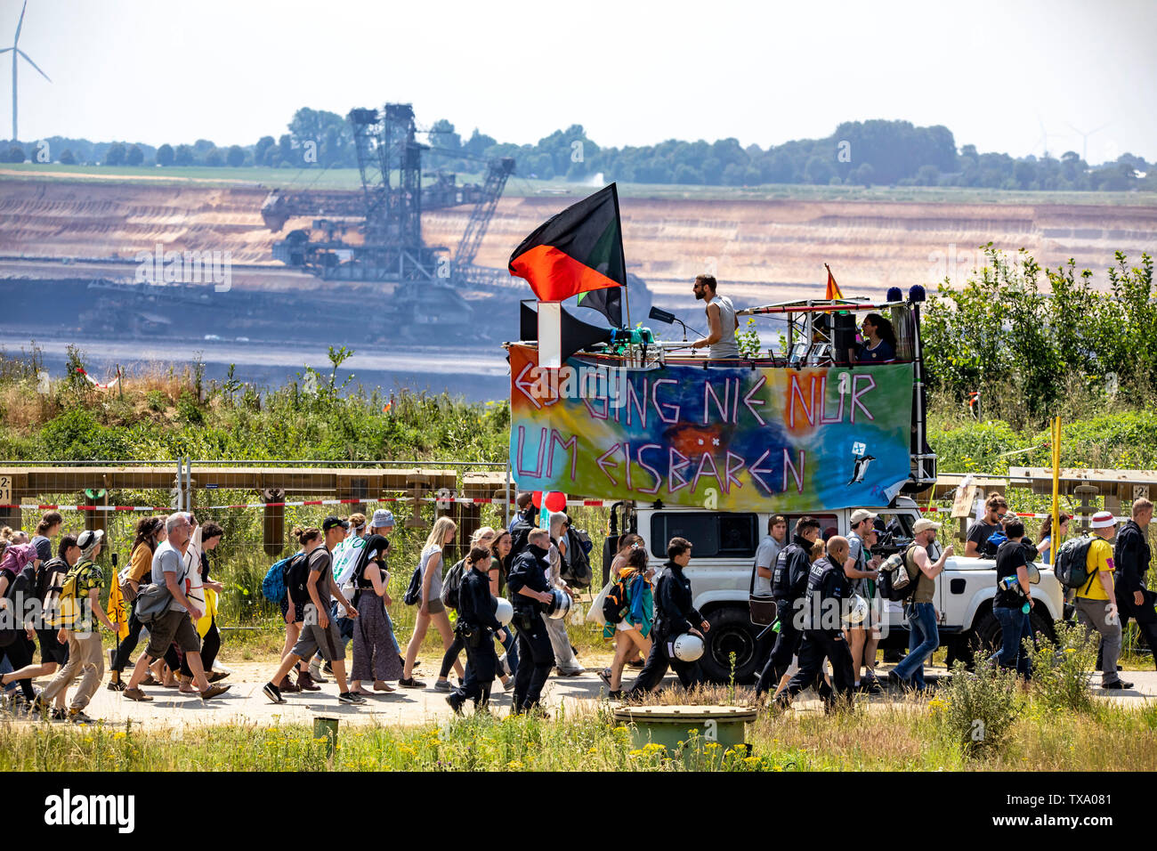 Prima la protezione del clima a livello internazionale la dimostrazione, clima sciopero, il movimento di venerdì per il futuro, presso la miniera di lignite Garzweiler, con diversi th Foto Stock