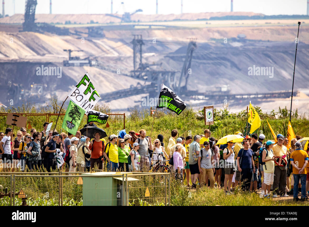 Prima la protezione del clima a livello internazionale la dimostrazione, clima sciopero, il movimento di venerdì per il futuro, presso la miniera di lignite Garzweiler, con diversi th Foto Stock