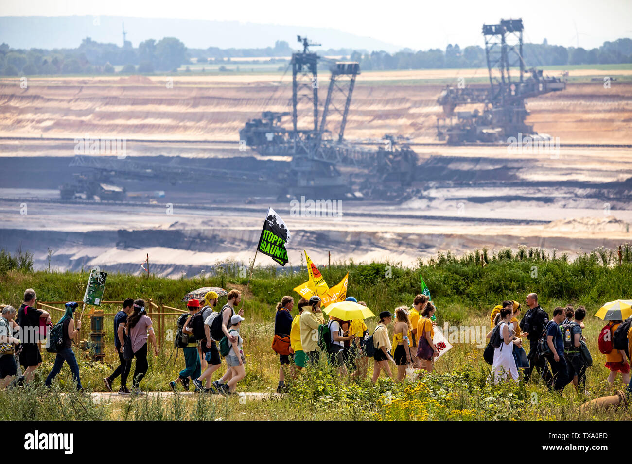 Prima la protezione del clima a livello internazionale la dimostrazione, clima sciopero, il movimento di venerdì per il futuro, presso la miniera di lignite Garzweiler, con diversi th Foto Stock