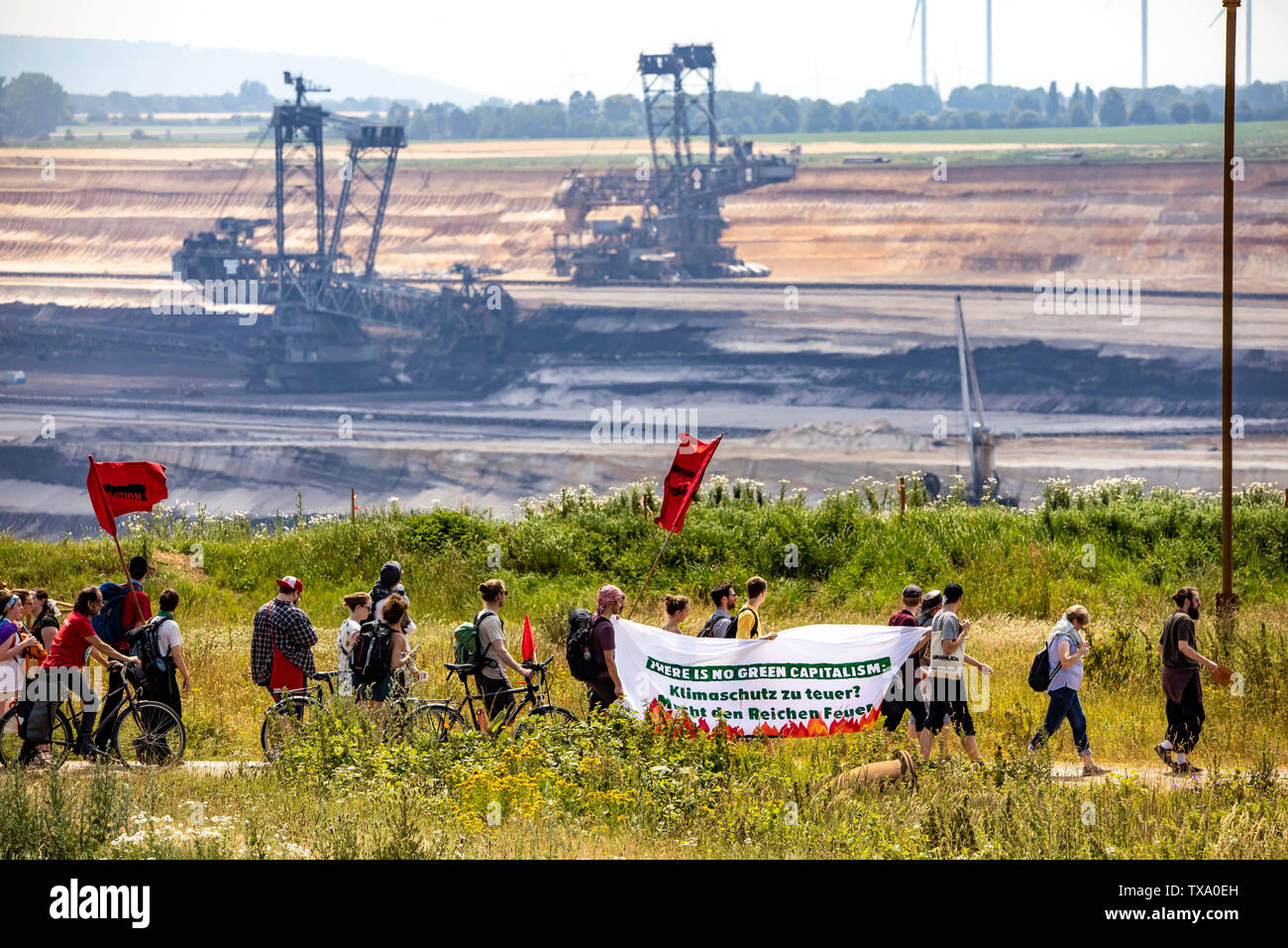 Prima la protezione del clima a livello internazionale la dimostrazione, clima sciopero, il movimento di venerdì per il futuro, presso la miniera di lignite Garzweiler, con diversi th Foto Stock