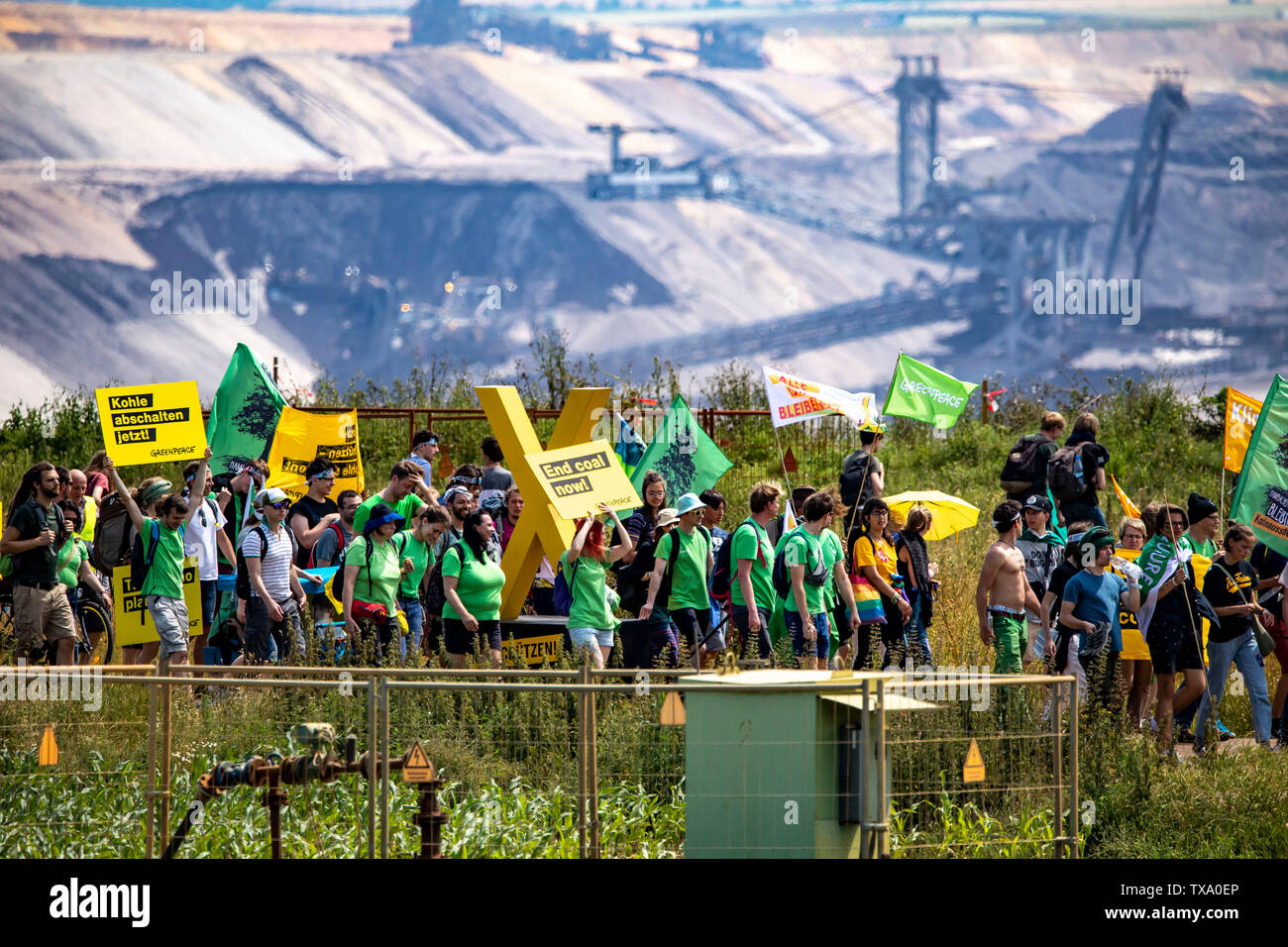 Prima la protezione del clima a livello internazionale la dimostrazione, clima sciopero, il movimento di venerdì per il futuro, presso la miniera di lignite Garzweiler, con diversi th Foto Stock