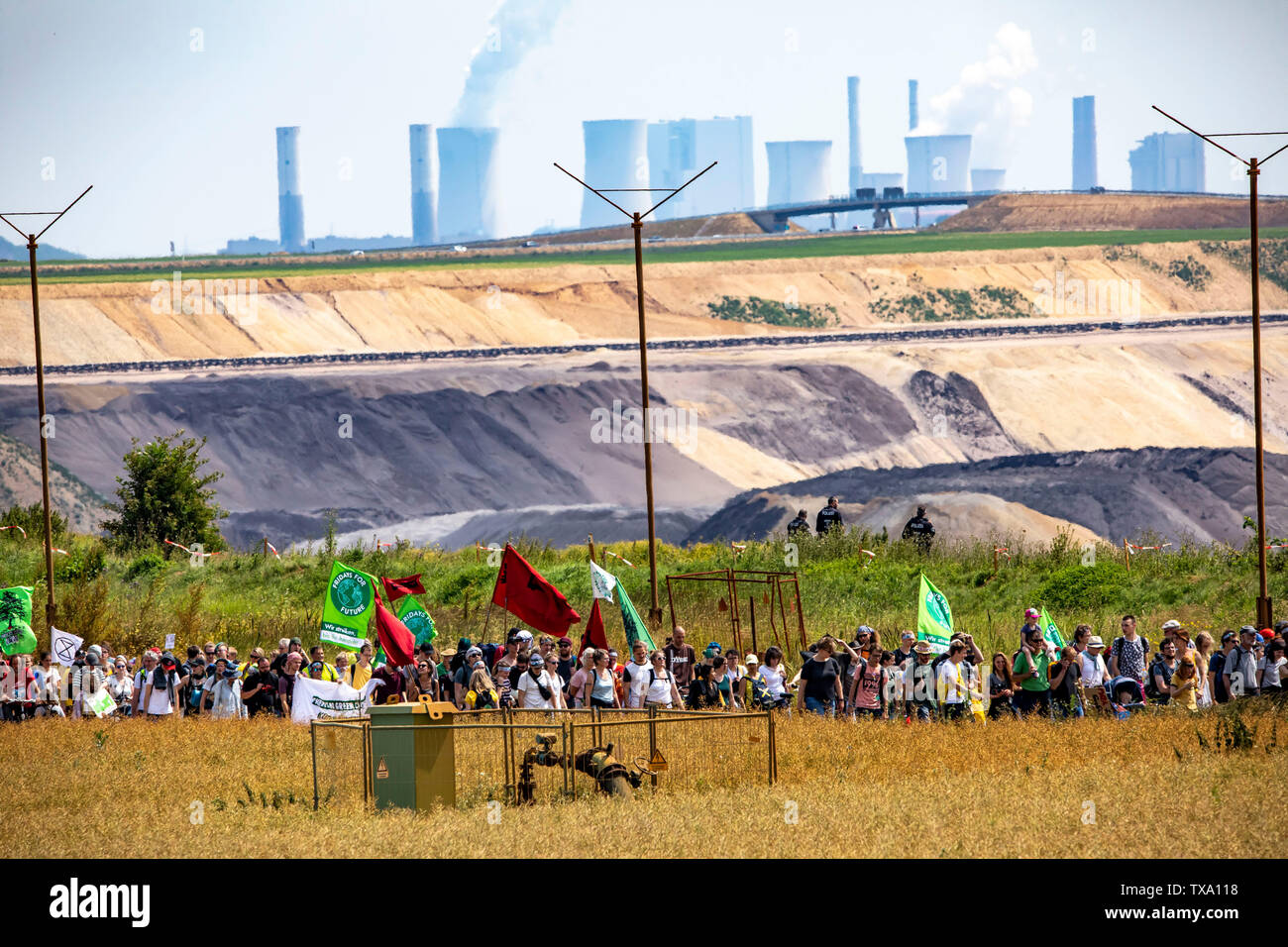 Prima la protezione del clima a livello internazionale la dimostrazione, clima sciopero, il movimento di venerdì per il futuro, presso la miniera di lignite Garzweiler, con diversi th Foto Stock
