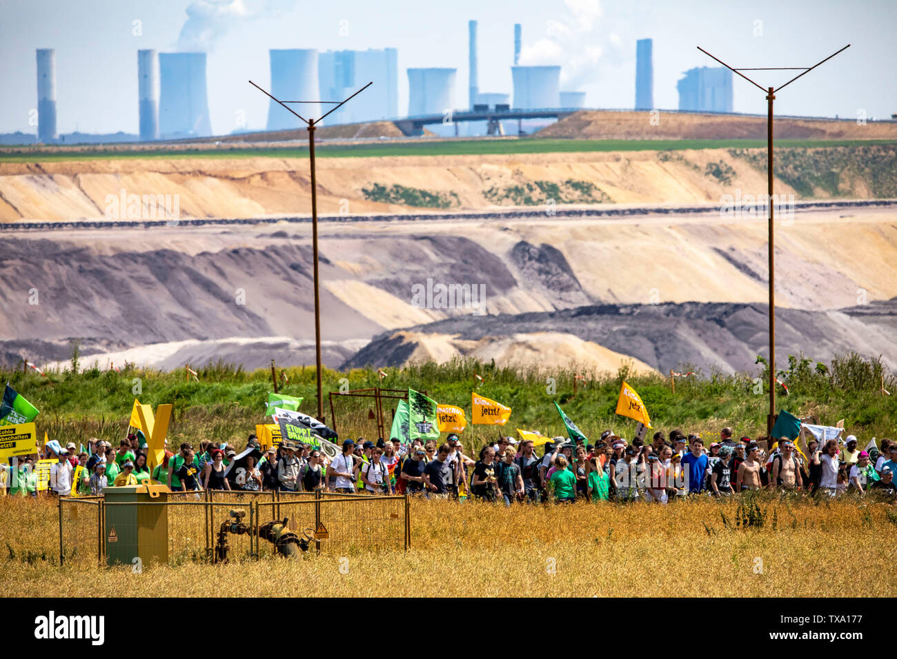 Prima la protezione del clima a livello internazionale la dimostrazione, clima sciopero, il movimento di venerdì per il futuro, presso la miniera di lignite Garzweiler, con diversi th Foto Stock