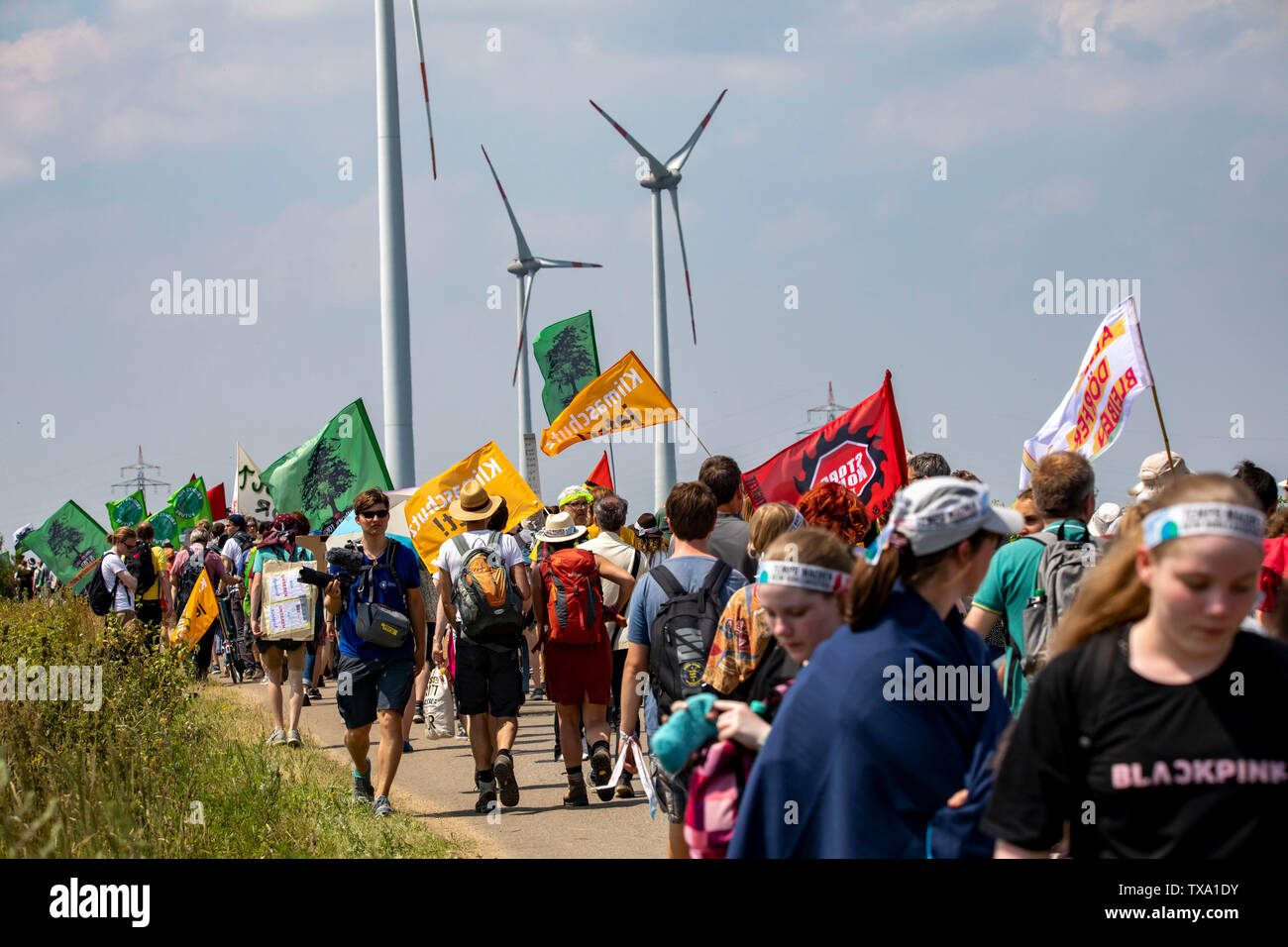 Prima la protezione del clima a livello internazionale la dimostrazione, clima sciopero, il movimento di venerdì per il futuro, presso la miniera di lignite Garzweiler, con diversi th Foto Stock
