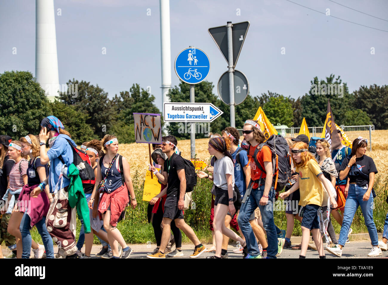 Prima la protezione del clima a livello internazionale la dimostrazione, clima sciopero, il movimento di venerdì per il futuro, presso la miniera di lignite Garzweiler, con diversi th Foto Stock