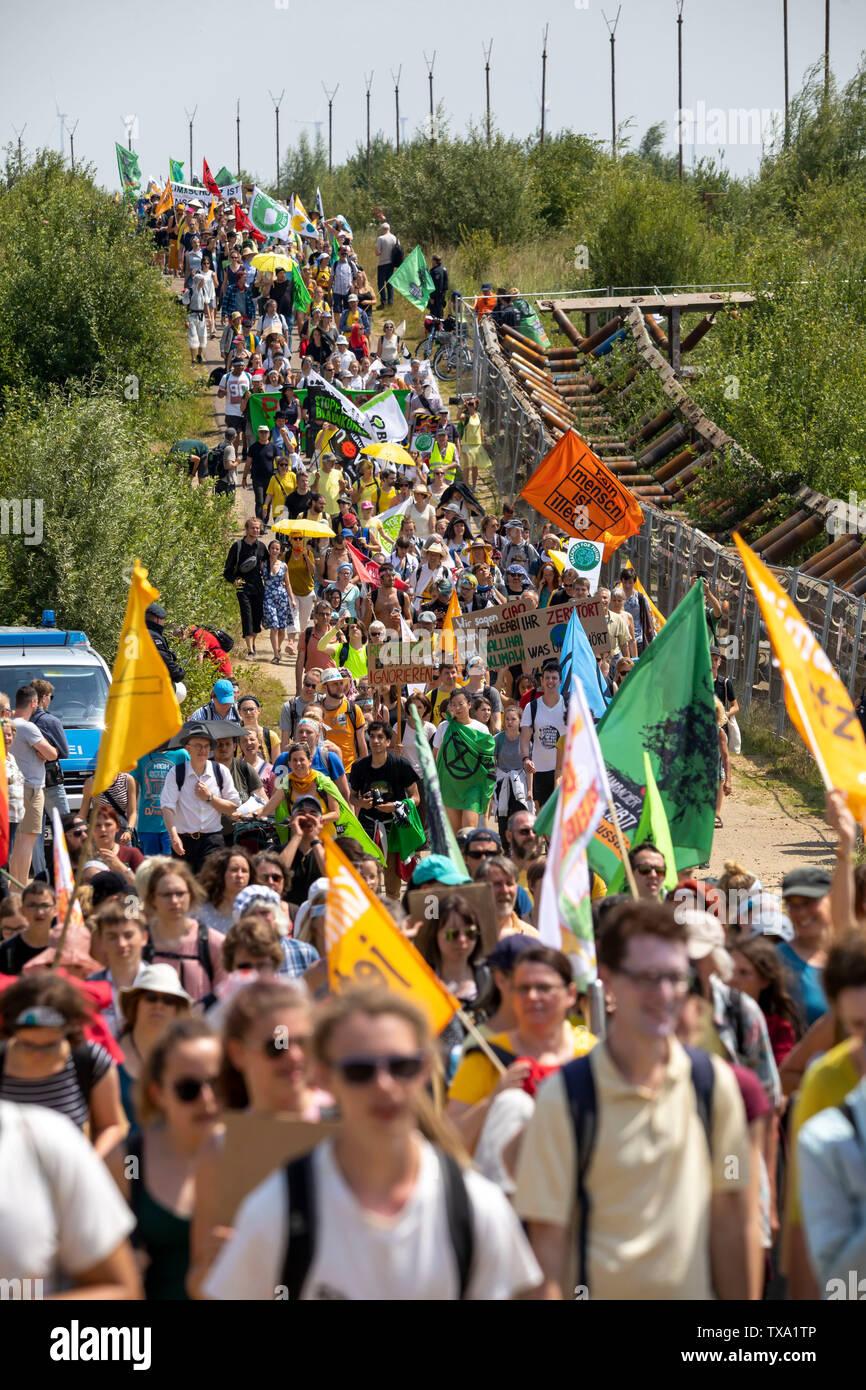 Prima la protezione del clima a livello internazionale la dimostrazione, clima sciopero, il movimento di venerdì per il futuro, presso la miniera di lignite Garzweiler, con diversi th Foto Stock