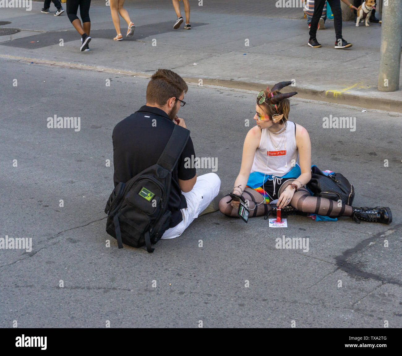 È stato fantastico vedere felici le persone aventi un grande tempo al Pride 2019 Foto Stock