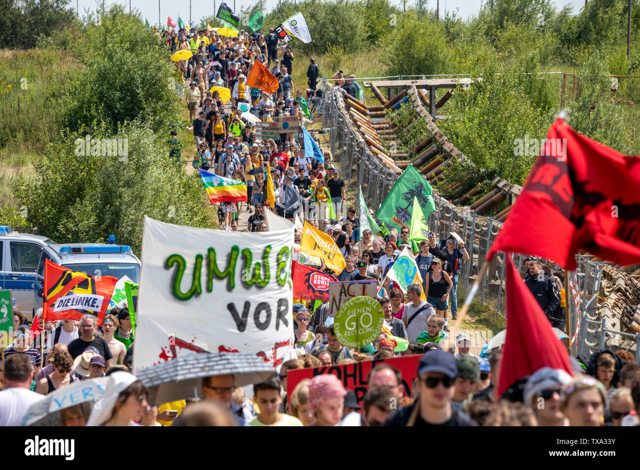 Prima la protezione del clima a livello internazionale la dimostrazione, clima sciopero, il movimento di venerdì per il futuro, presso la miniera di lignite Garzweiler, con diversi th Foto Stock