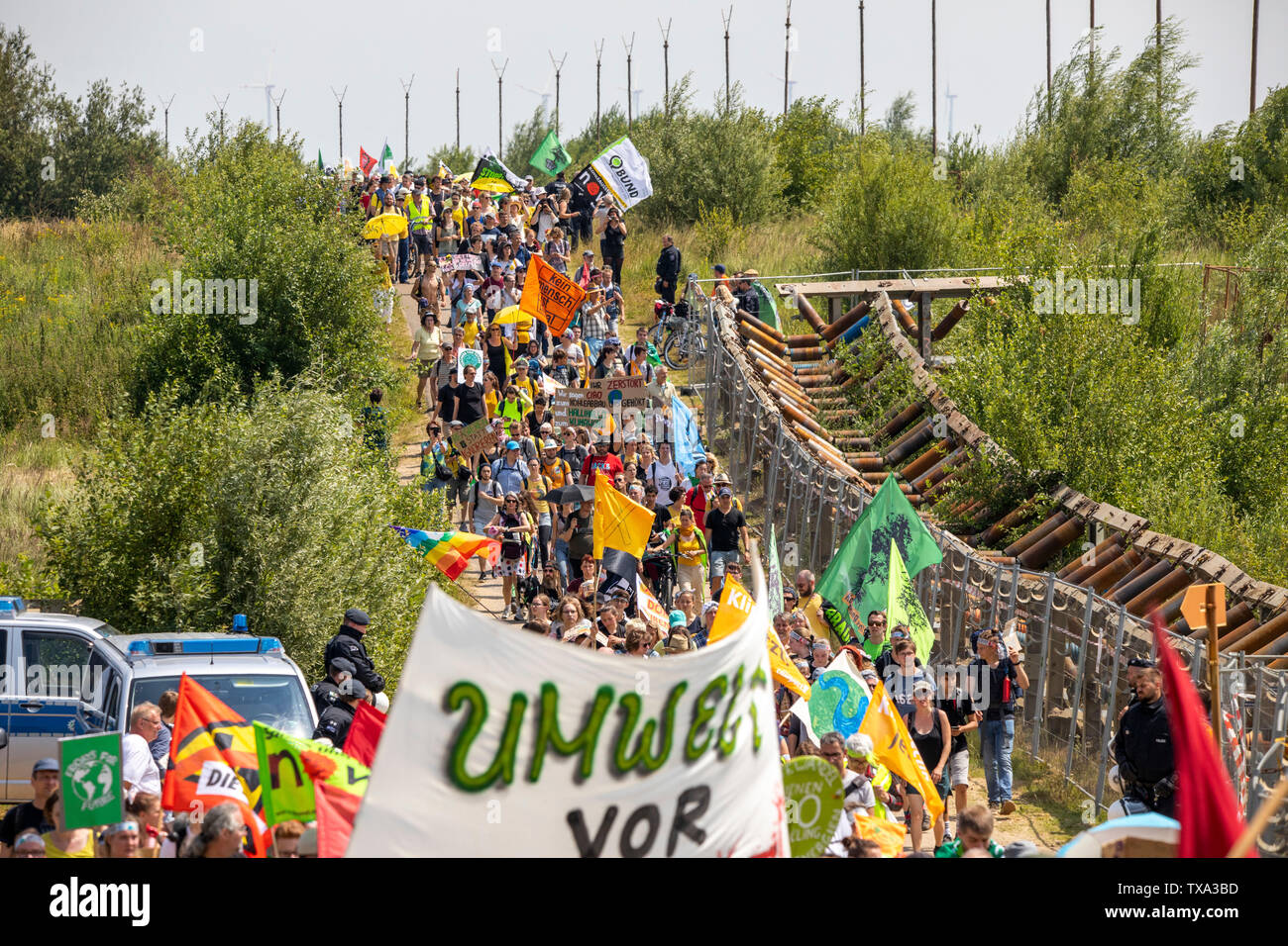 Prima la protezione del clima a livello internazionale la dimostrazione, clima sciopero, il movimento di venerdì per il futuro, presso la miniera di lignite Garzweiler, con diversi th Foto Stock