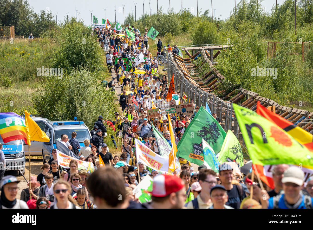 Prima la protezione del clima a livello internazionale la dimostrazione, clima sciopero, il movimento di venerdì per il futuro, presso la miniera di lignite Garzweiler, con diversi th Foto Stock
