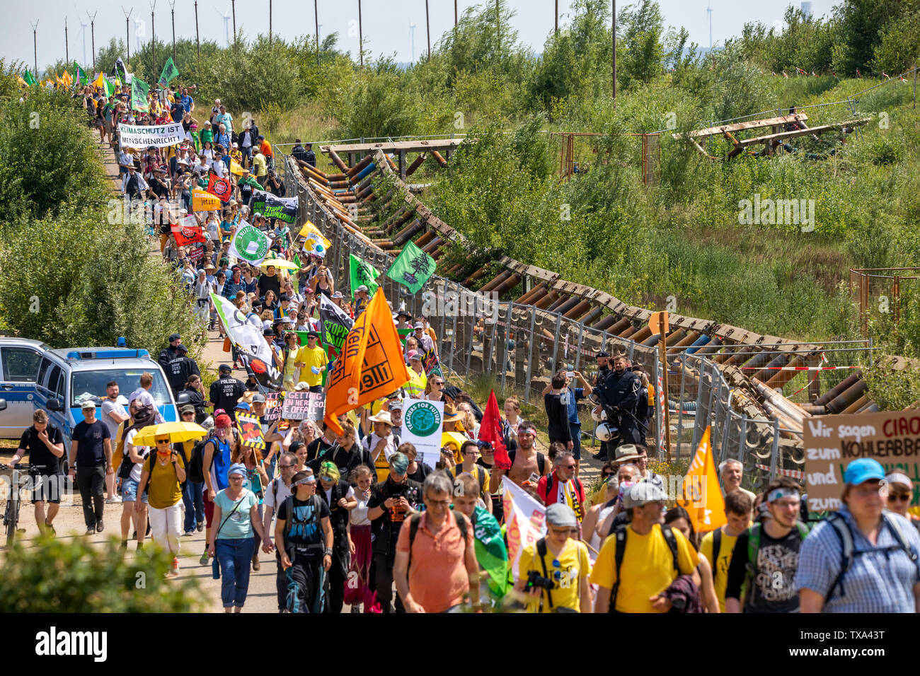 Prima la protezione del clima a livello internazionale la dimostrazione, clima sciopero, il movimento di venerdì per il futuro, presso la miniera di lignite Garzweiler, con diversi th Foto Stock