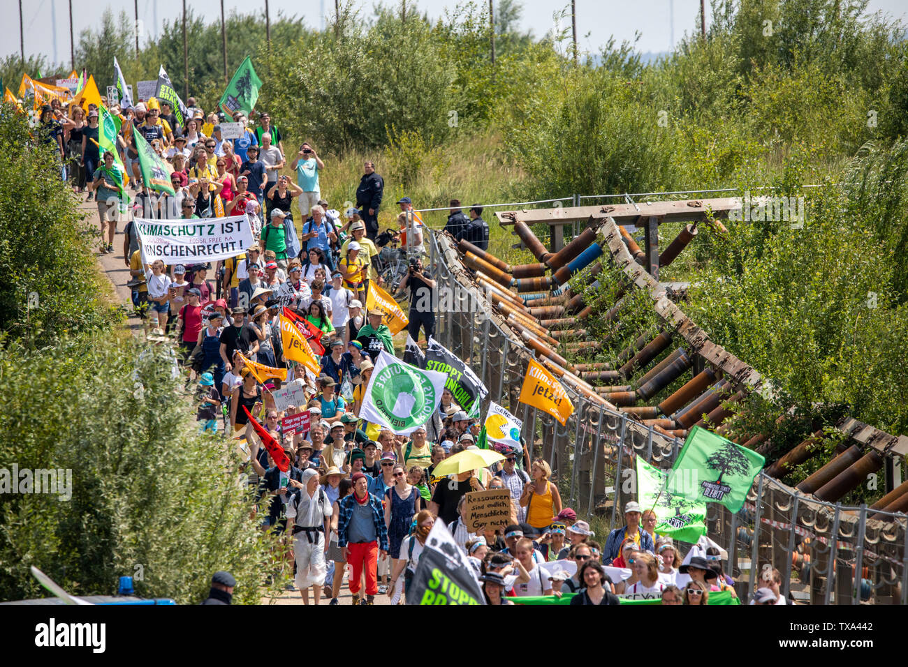 Prima la protezione del clima a livello internazionale la dimostrazione, clima sciopero, il movimento di venerdì per il futuro, presso la miniera di lignite Garzweiler, con diversi th Foto Stock