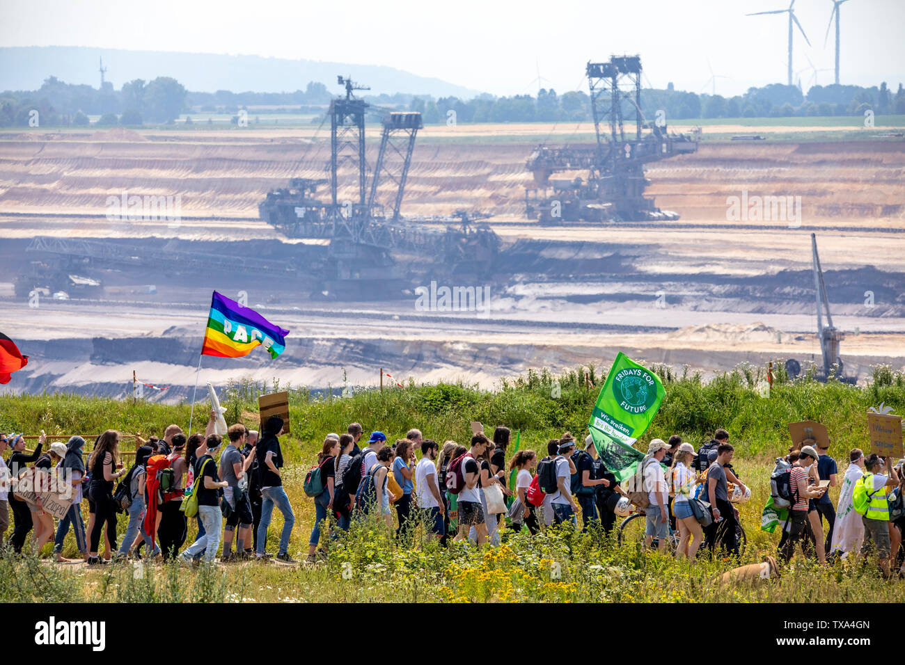 Prima la protezione del clima a livello internazionale la dimostrazione, clima sciopero, il movimento di venerdì per il futuro, presso la miniera di lignite Garzweiler, con diversi th Foto Stock