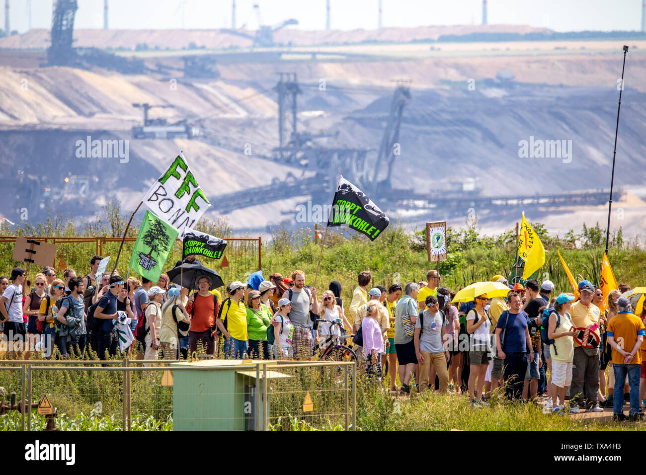 Prima la protezione del clima a livello internazionale la dimostrazione, clima sciopero, il movimento di venerdì per il futuro, presso la miniera di lignite Garzweiler, con diversi th Foto Stock