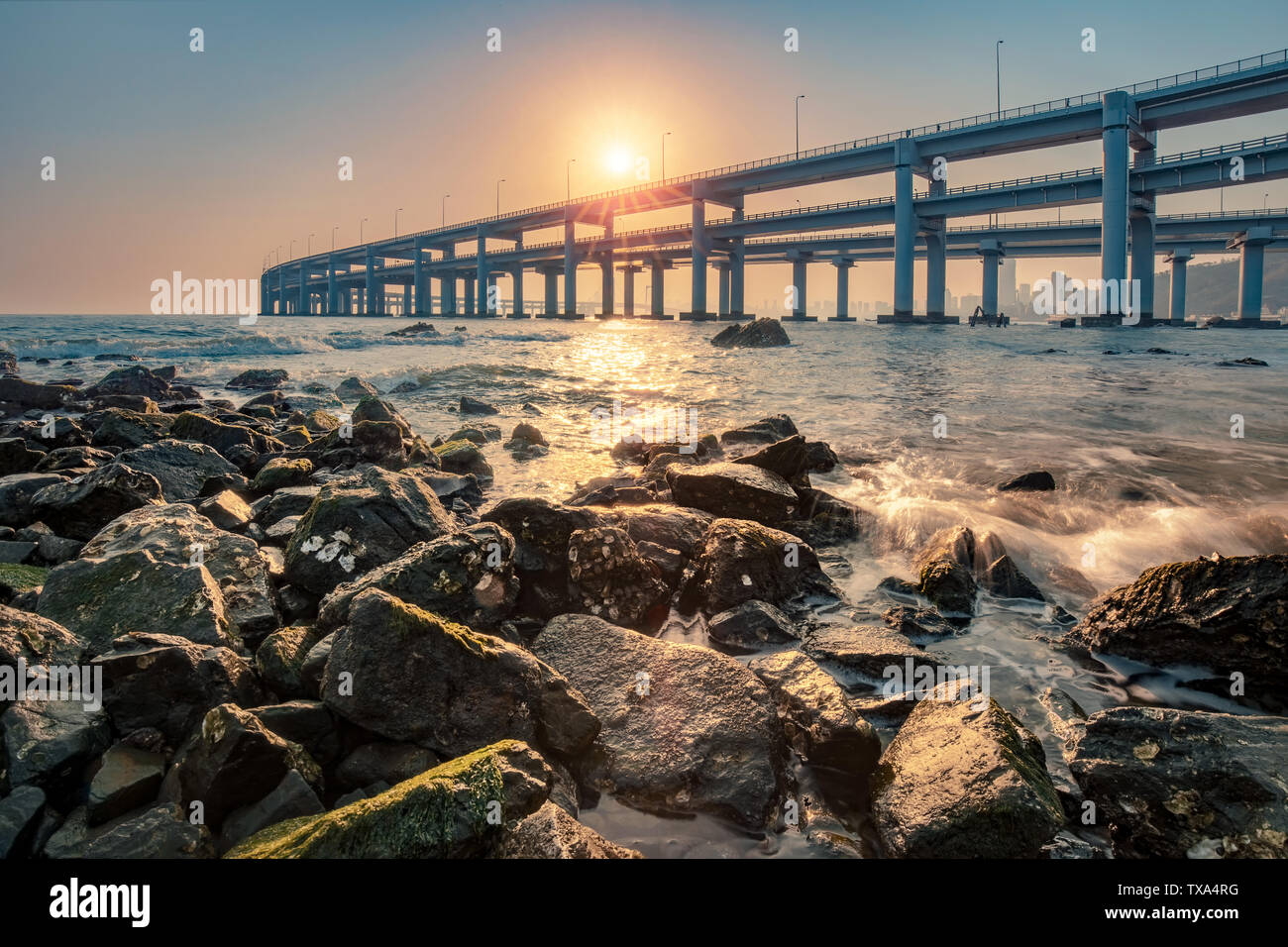 Dalian Cross-Sea tramonto a ponte Foto Stock