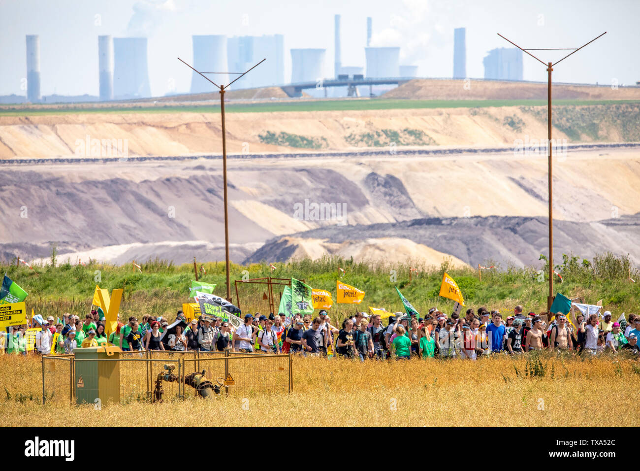 Prima la protezione del clima a livello internazionale la dimostrazione, clima sciopero, il movimento di venerdì per il futuro, presso la miniera di lignite Garzweiler, con diversi th Foto Stock