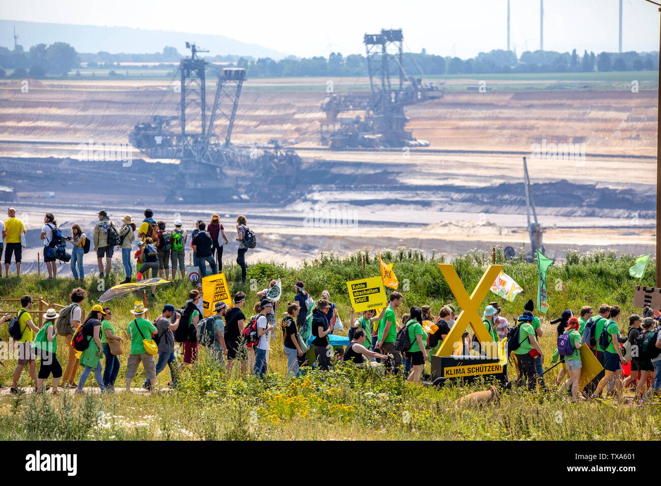 Prima la protezione del clima a livello internazionale la dimostrazione, clima sciopero, il movimento di venerdì per il futuro, presso la miniera di lignite Garzweiler, con diversi th Foto Stock