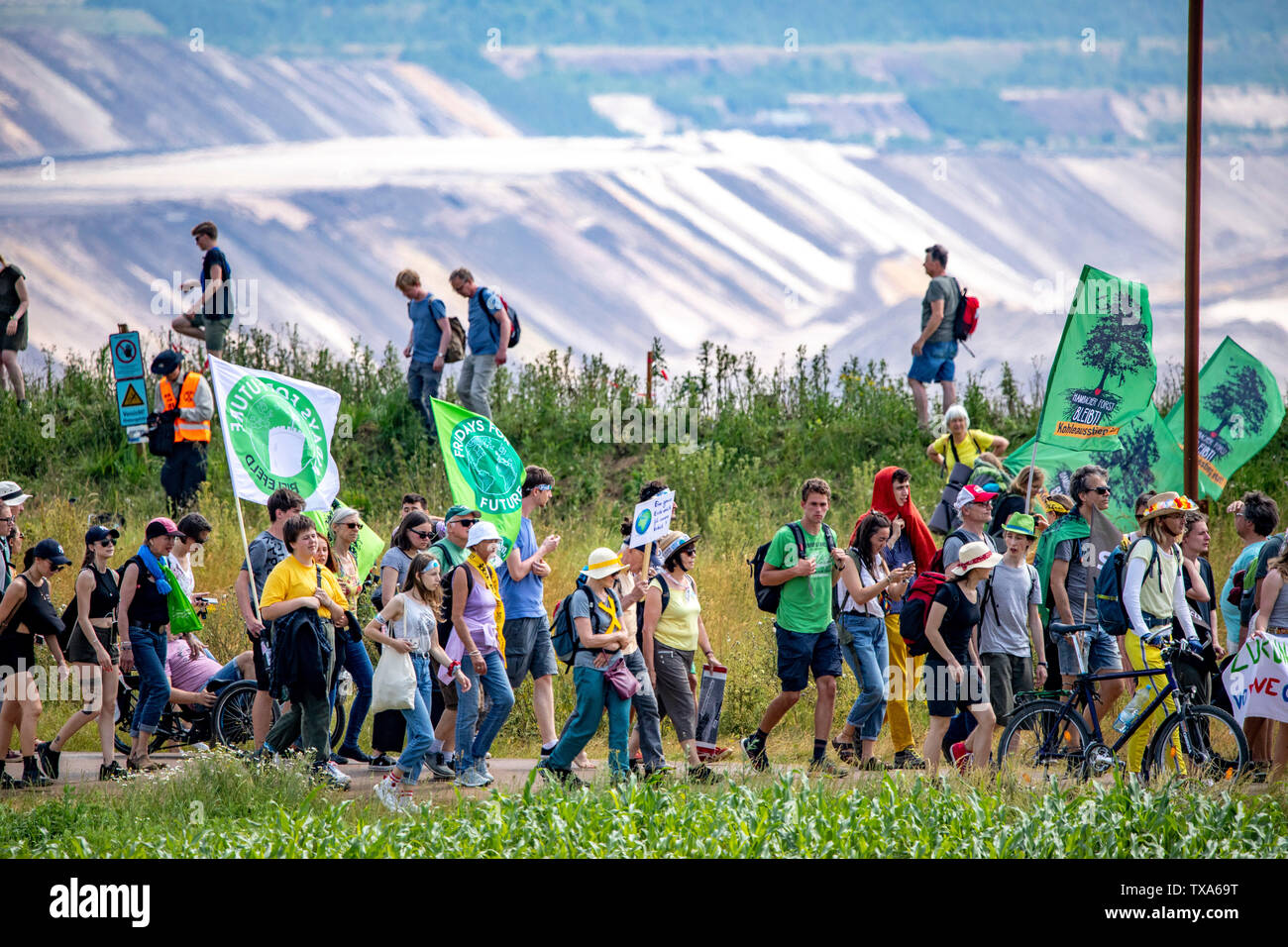 Prima la protezione del clima a livello internazionale la dimostrazione, clima sciopero, il movimento di venerdì per il futuro, presso la miniera di lignite Garzweiler, con diversi th Foto Stock
