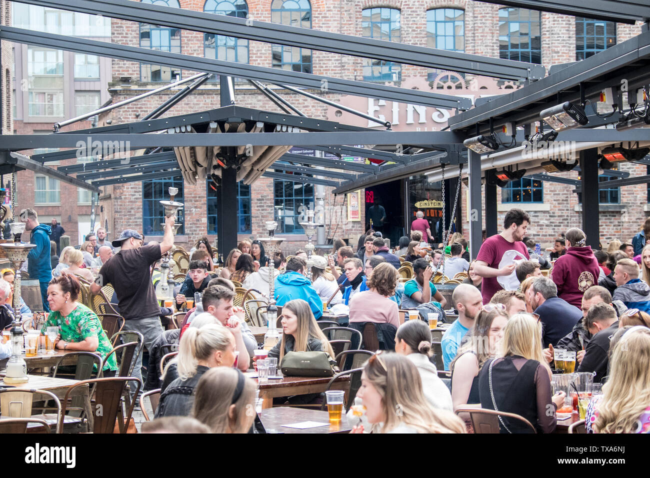 Concert Square,bere,vita notturna,alcol,aperto,bar,space,area,zona,Liverpool,Nord,Nord,città,Merseyside,l'Inghilterra,inglese,GB,Gran Bretagna,British,UK Foto Stock