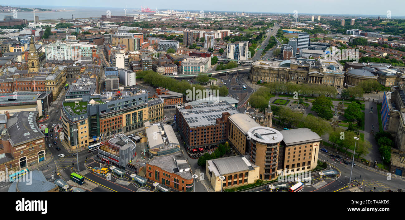 Arial vista di Liverpool city centre guardando ad ovest, Liverpool, Merseyside England, Regno Unito Foto Stock