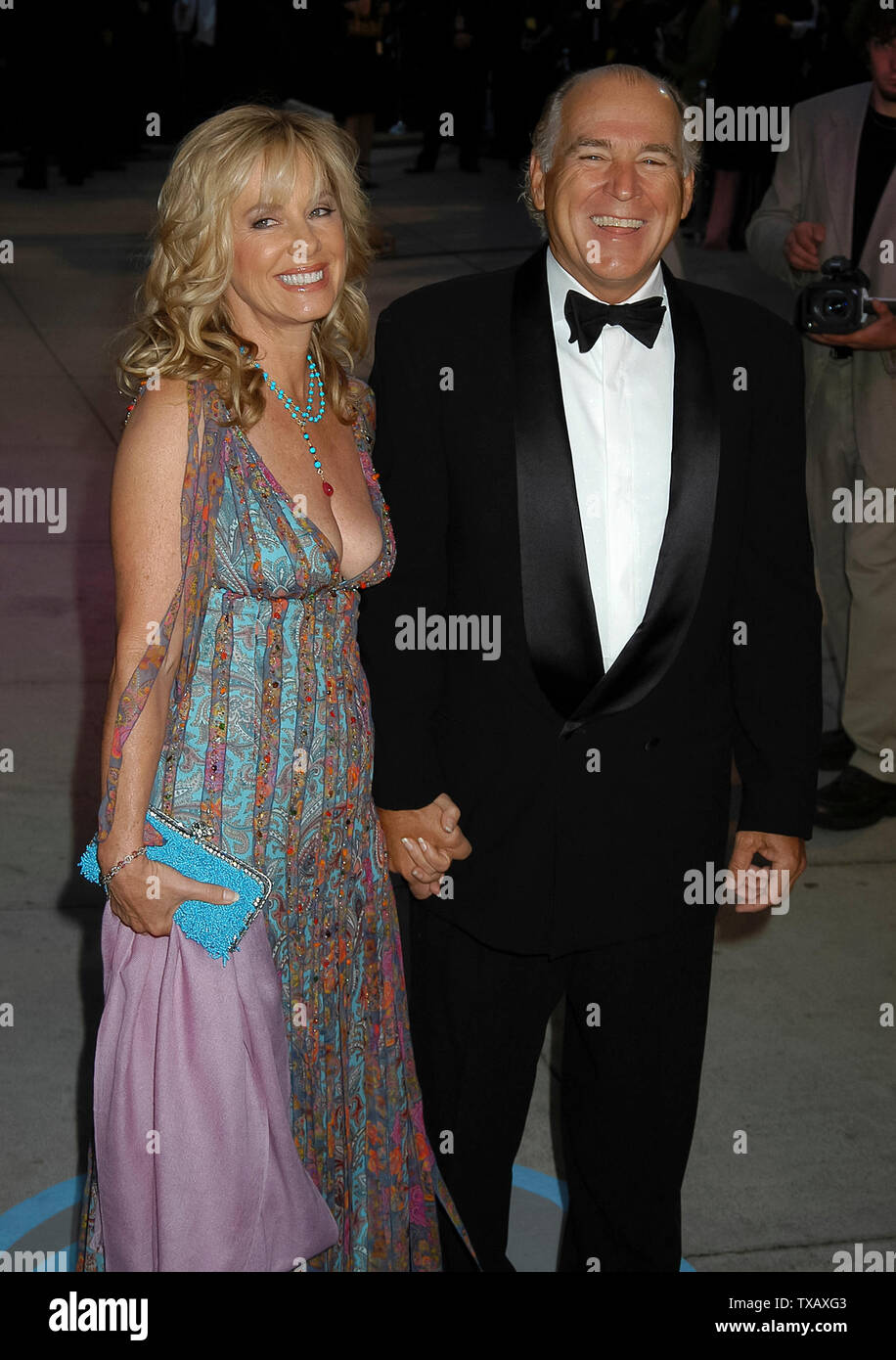Jimmy Buffet & moglie a 2004 Vanity Fair Oscar Party presso Morton's in West Hollywood, CA. La manifestazione si è svolta domenica 29 febbraio, 2004. Foto di: SBM / PictureLux - Riferimento File # 33790-3509SMBPLX Foto Stock