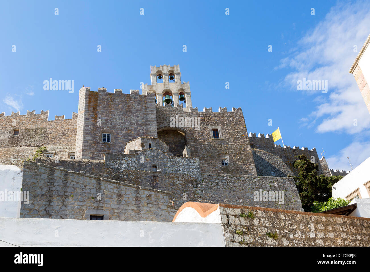 Facciata del monastero di San Giovanni il Teologo, dal di sotto, su Patmos isola in Grecia. Foto Stock