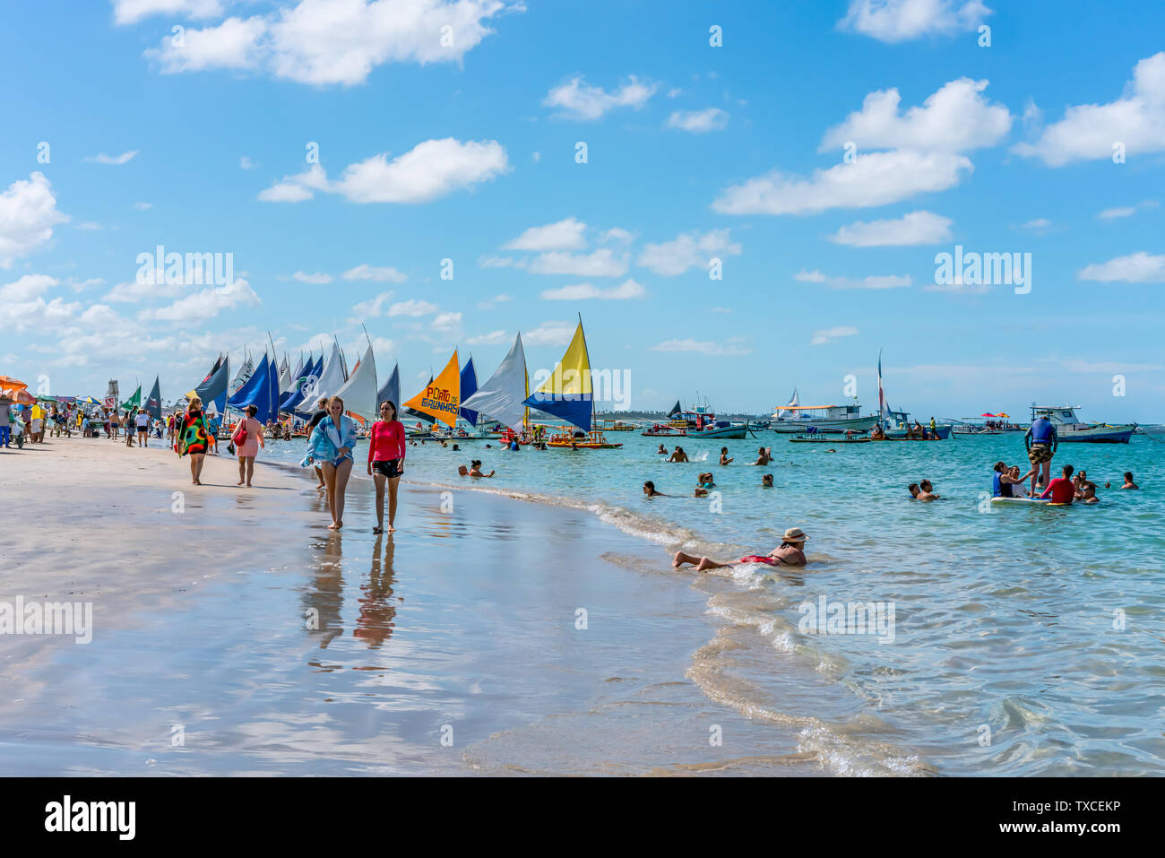 Porto de Galinhas, Ipojuca, Pernambuco, Brasile - Maggio 2019: Porto de Galinhas è una delle più belle spiagge del mondo, dove si può prendere un Foto Stock