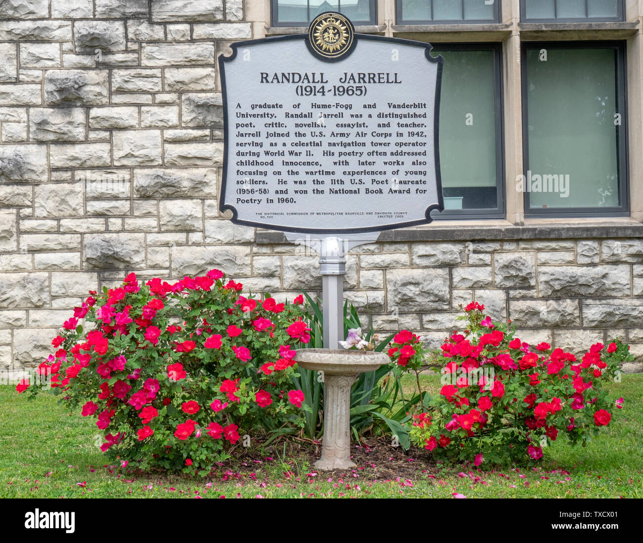Un segno di commemorazione famoso Randall Jarrel poeta alumni di Hume-Fogg Liceo Nashville Tennessee. Foto Stock