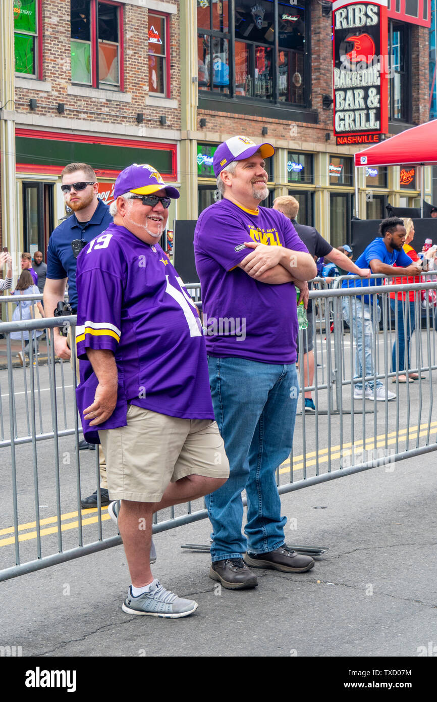 Minnesota Vikings i tifosi di calcio a NFL Draft 2019 Nashville Tennessee. Foto Stock
