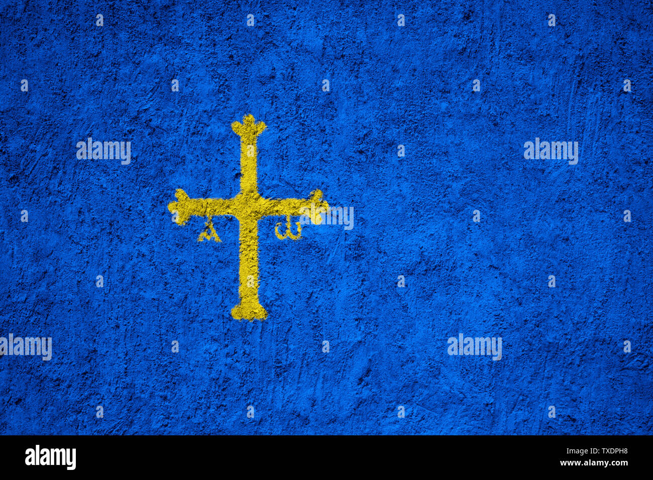 Asturie bandiera dipinta sul incrinato grunge muro di cemento Foto Stock