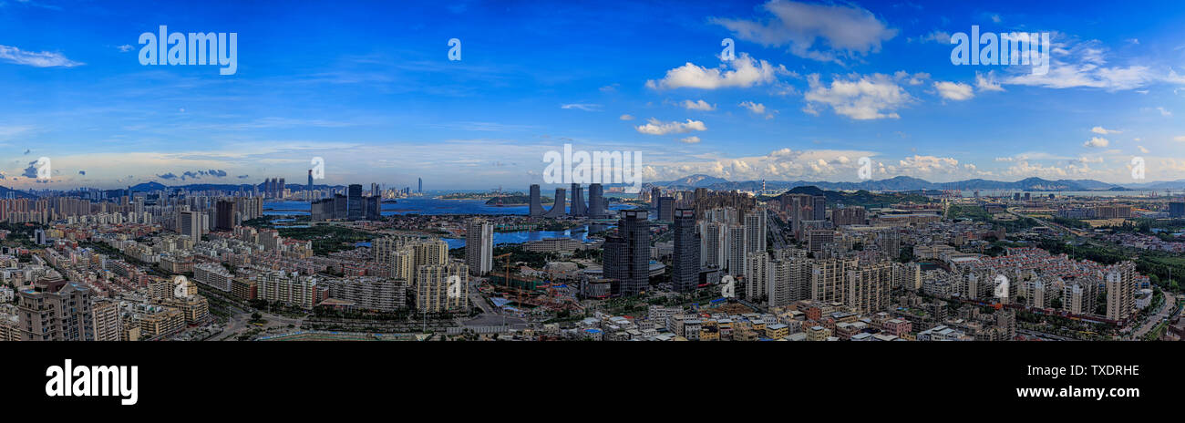 Skyline della città, città aspetto, grattacieli, edifici, città uffici, edifici turistici, edifici commerciali e sky bird 's eye vista della città commerciale di sky e bird 's vista agli occhi del mondo moderno non è l'edificio alto finanziari esterni e punto di riferimento di Xiamen Foto Stock