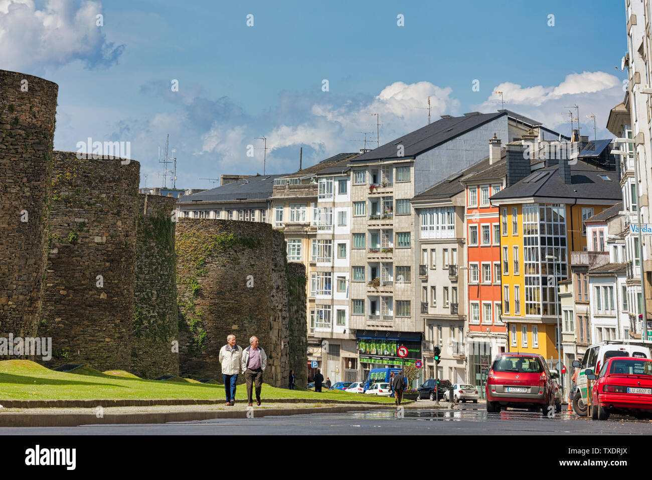 Le mura romane, Lugo, provincia di Lugo, Galizia, Spagna. Le mura romane di Lugo sono un Sito Patrimonio Mondiale dell'UNESCO. Per citare l'UNESCO: le difese di Lu Foto Stock