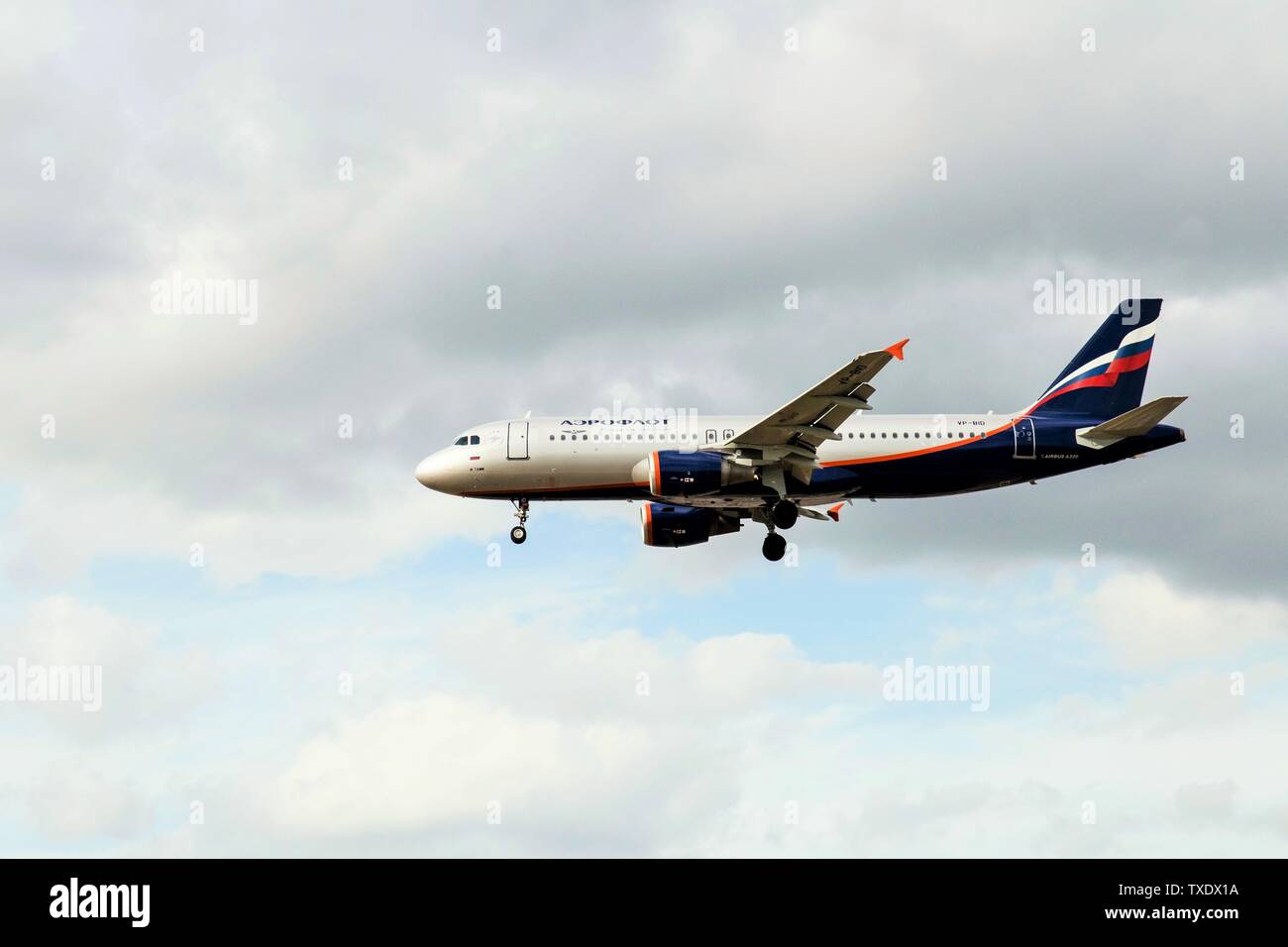 Aeroflot Russian piano atterraggio all' Aeroporto di Heathrow di Londra, Regno Unito Foto Stock