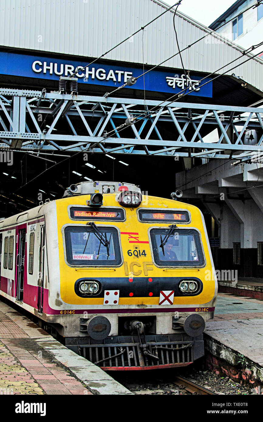 La Chiesa porta la stazione ferroviaria, Mumbai, Maharashtra, India, Asia Foto Stock