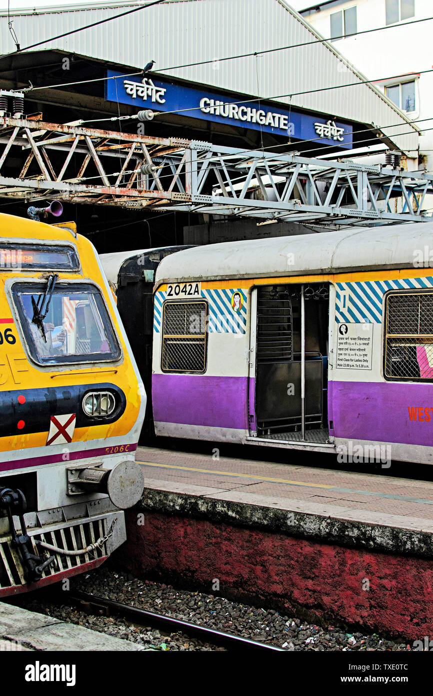 La Chiesa porta la stazione ferroviaria, Mumbai, Maharashtra, India, Asia Foto Stock