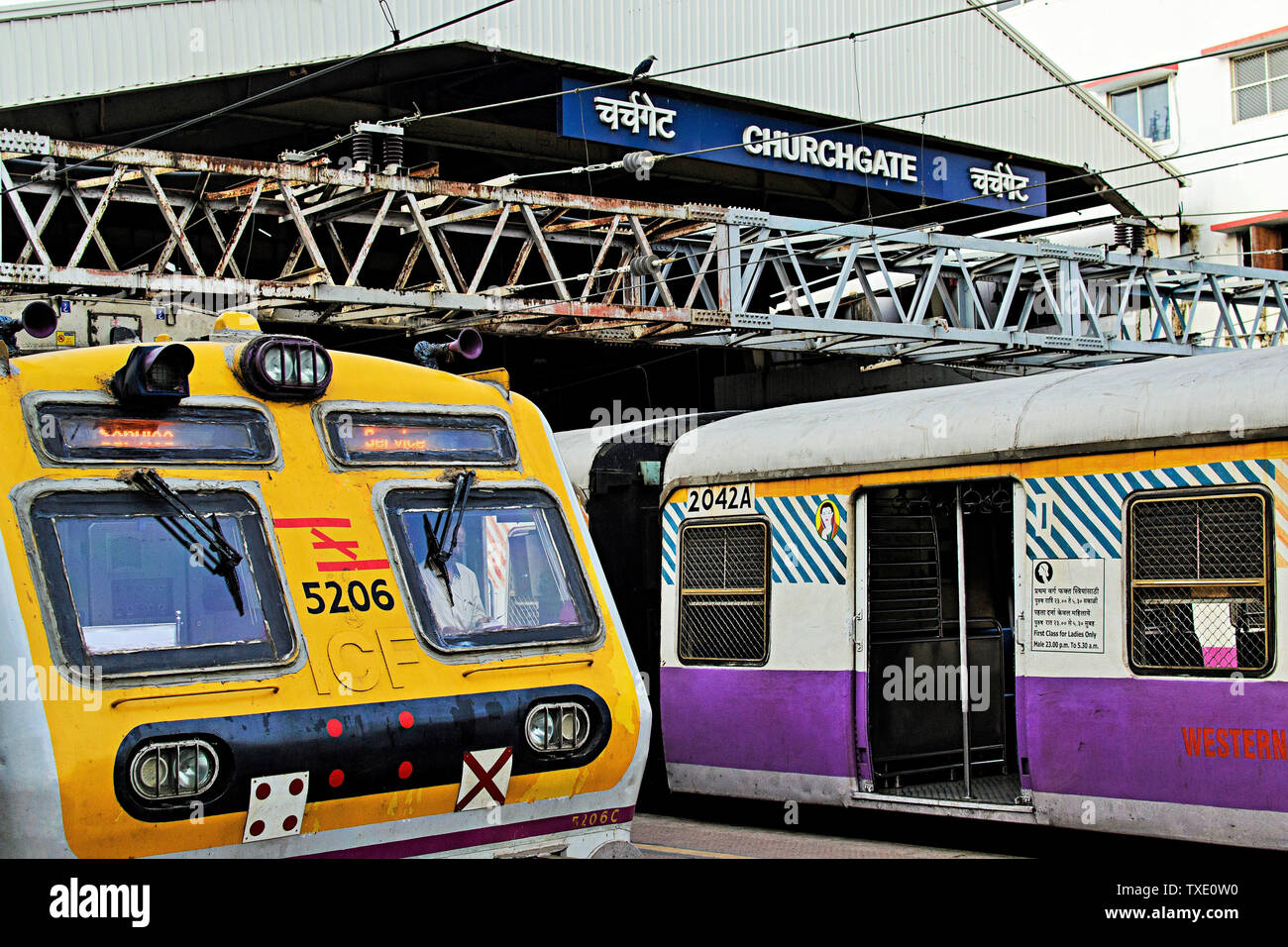 La Chiesa porta la stazione ferroviaria, Mumbai, Maharashtra, India, Asia Foto Stock