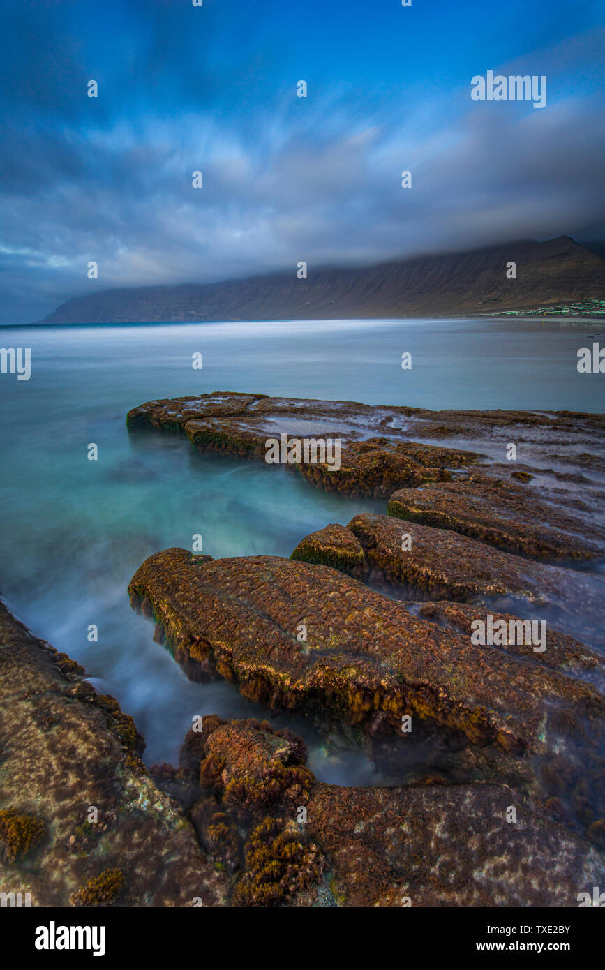 Spagna Isole Canarie - Lanzatote costa di rocce laviche Foto Stock
