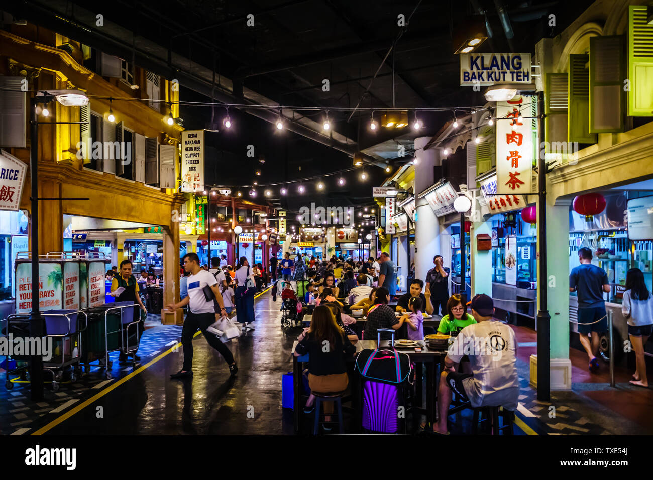 Singapore - Giu 10, 2019: cibo malese Street nel Resort World Sentosa, serve cibi di strada da Malaysia meglio hawker fornitori. Foto Stock