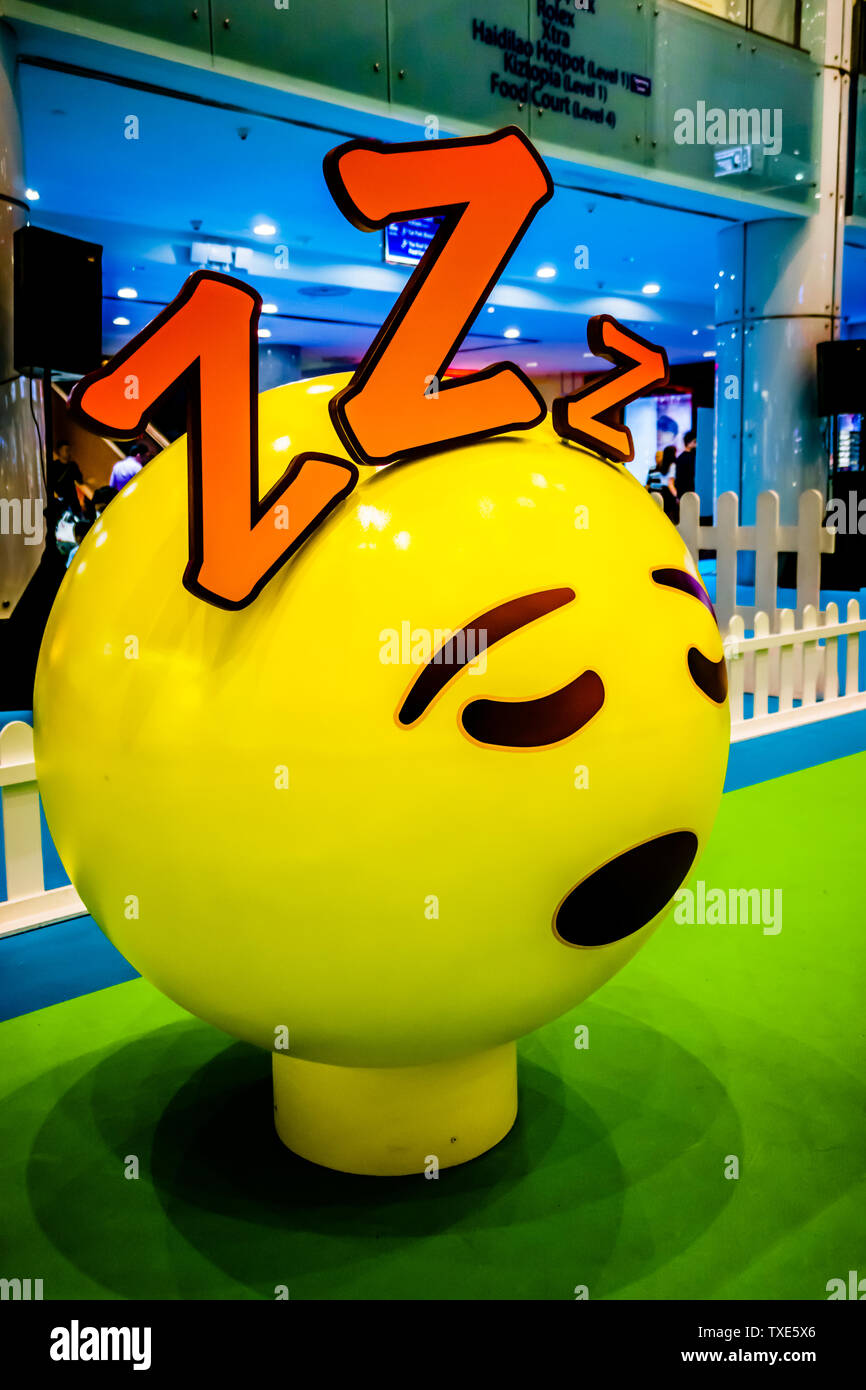 Singapore - 5 Giu 2019: sempre prima la terra di gli Emoji pop up mostra di Marina Square, Singapore. Foto Stock