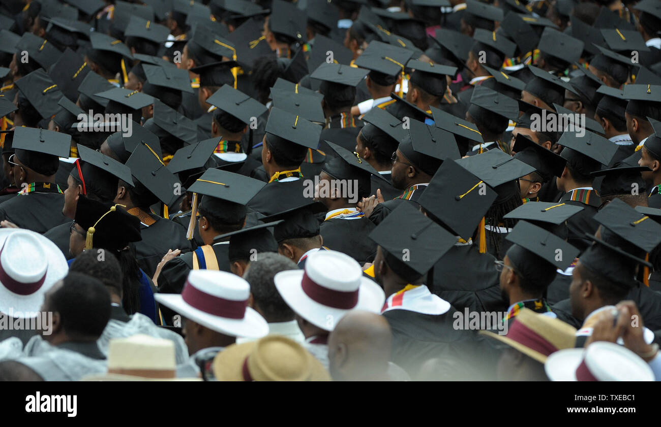 Morehouse laureati ascoltare il Presidente Barack Obama l'inizio indirizzo presso la storica università nero il 19 maggio 2013, ad Atlanta. UPI/David Tulis Foto Stock