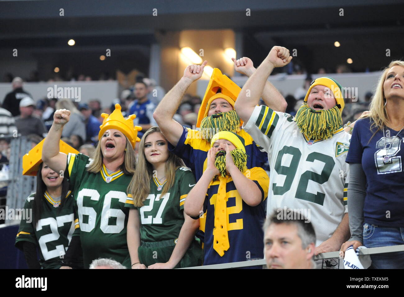 Green Bay Packers ventole allegria nel NFC divisional playoff partita contro Dallas Cowboys di AT&T Stadium di Arlington, Texas, il 15 gennaio 2017. Foto di Ian Halperin/UPI Foto Stock