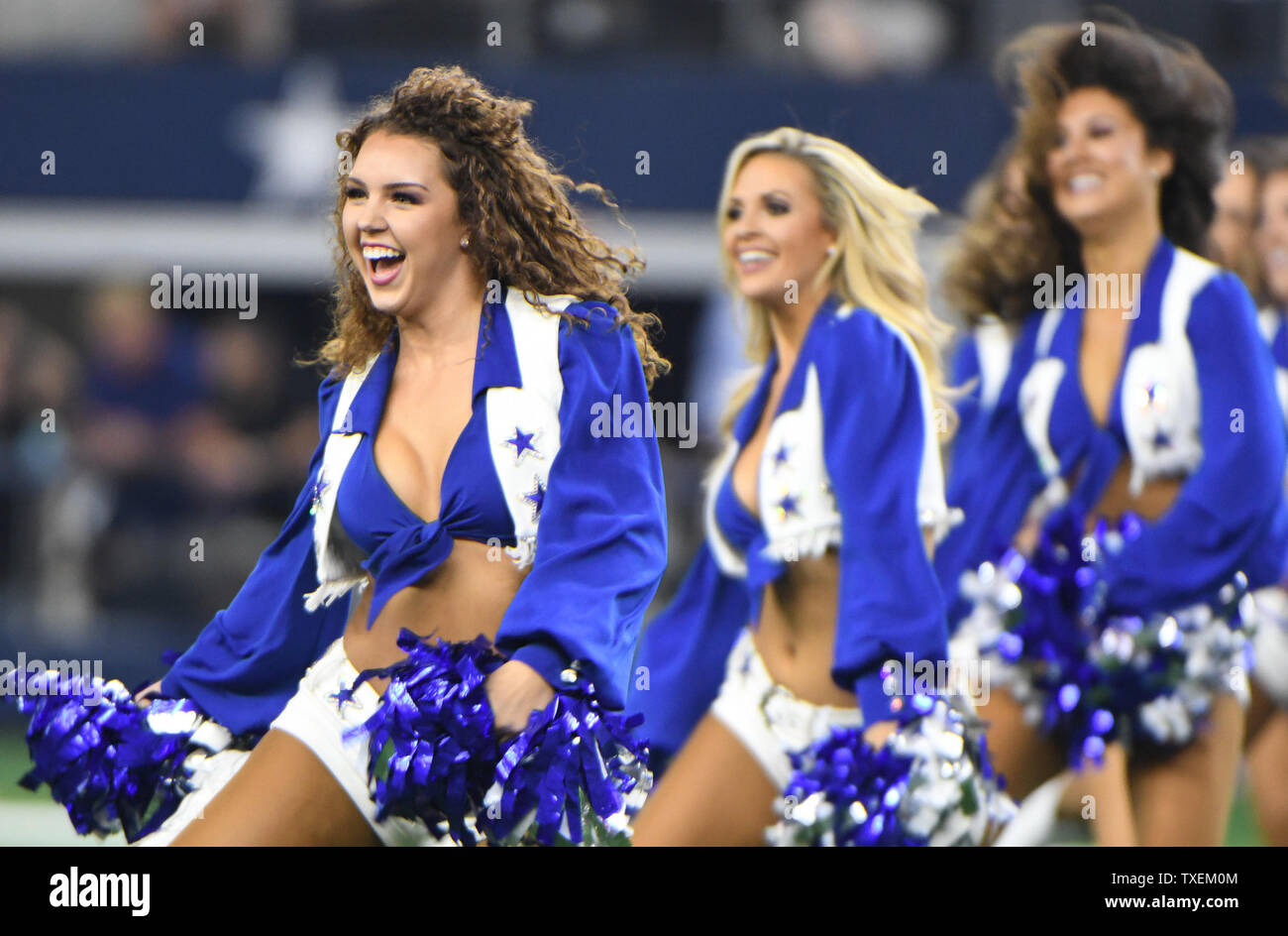 Il Dallas Cowboys Cheerleaders eseguire prima di New York Giants gioco di AT&T Stadium di Arlington, Texas, il 16 settembre 2018. Foto di Ian Halperin/UPI Foto Stock