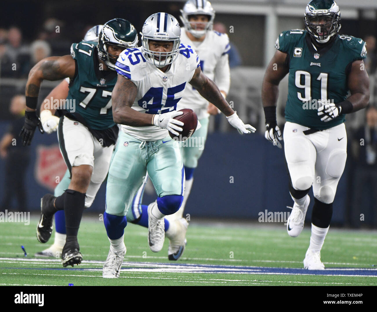 Dallas Cowboys asta Smith si rompe per un 14-cantiere guadagno contro il Philadelphia Eagles durante il loro gioco di NFL AT&T Stadium di Arlington, Texas il 9 dicembre 2018. Foto di Ian Halperin/UPI Foto Stock